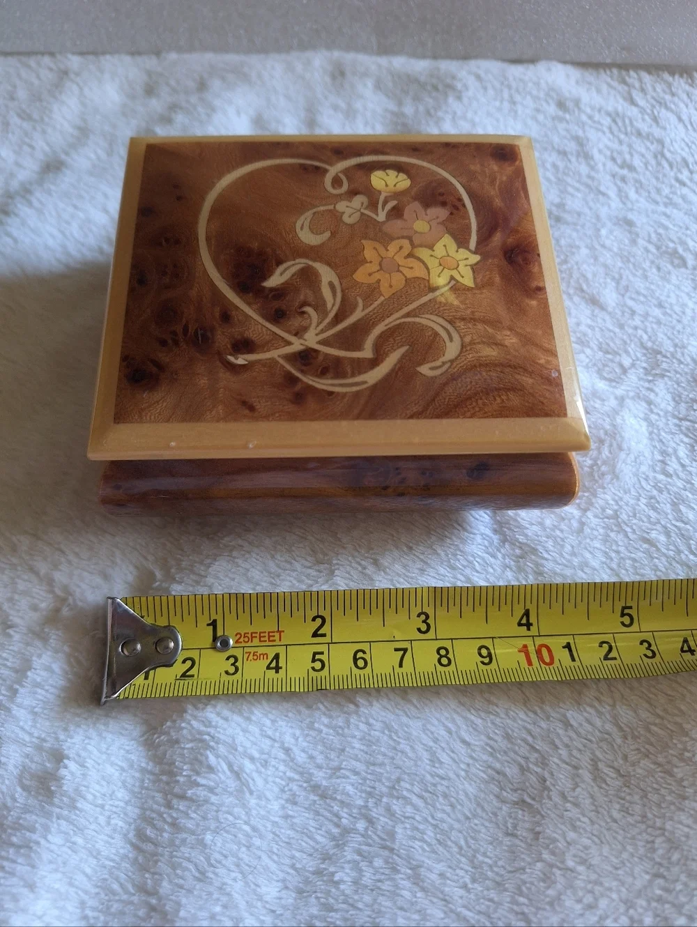 Vintage Italian Sorrento Music Jewelry Box Heart Inlay Reuge Swiss 18-Note Works